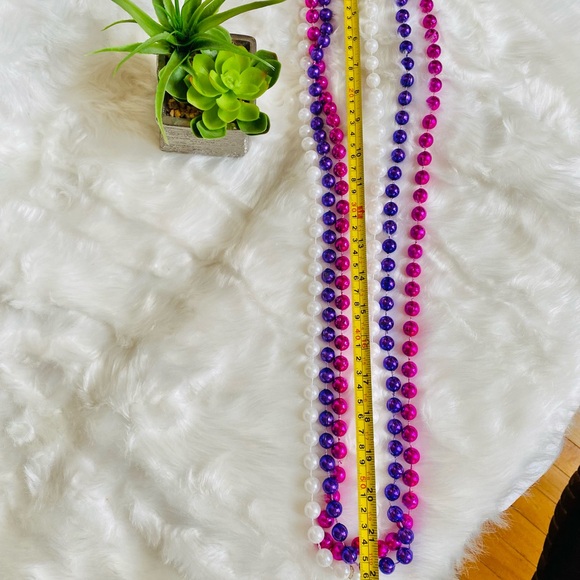 Mardi Gras beads - Picture 2 of 4
